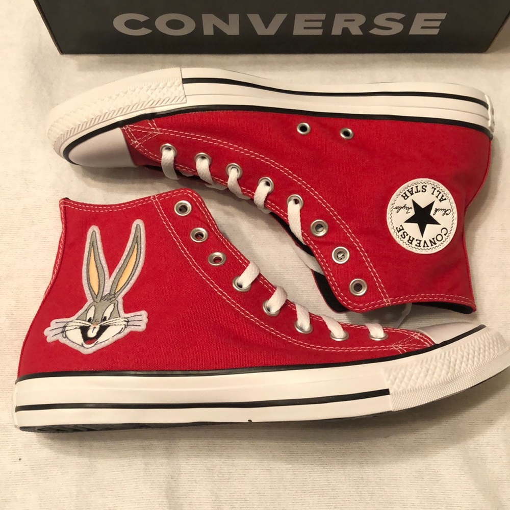 New Men’s 9.5 CONVERSE & BUGS BUNNY 80th Anniversary collab Collectors Edition.